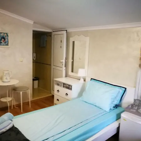 Paradise Hotel *